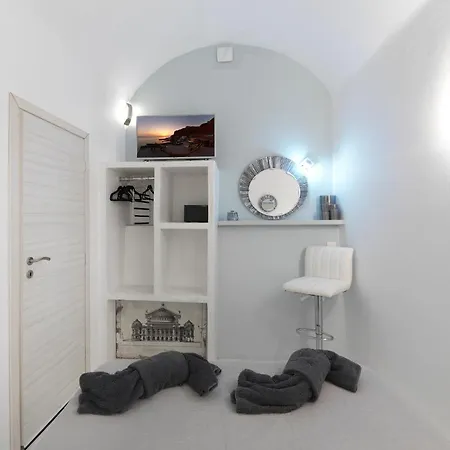 Secret Gem * Oia