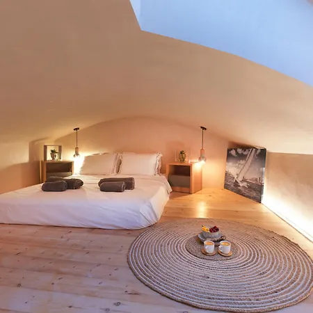 Secret Gem Oia