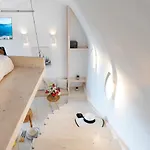 Secret Gem Oia (Santorini)