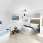 Secret Gem * Oia (Santorini)