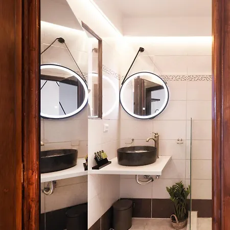 Nyaraló Secret Gem *