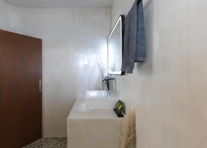 Secret Gem * Oia (Santorini)