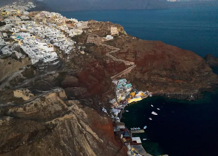 Secret Gem * Oia (Santorini)